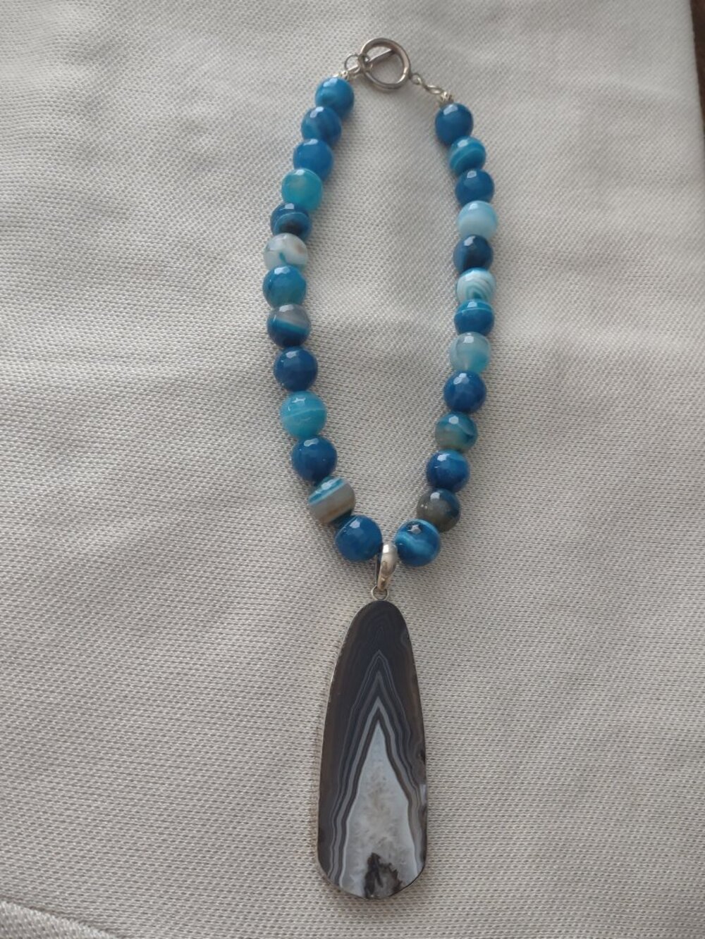 Vintage handmade Botswana agate silver pendant necklace with silver toggle